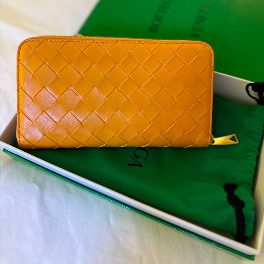 Bottega Veneta wallet